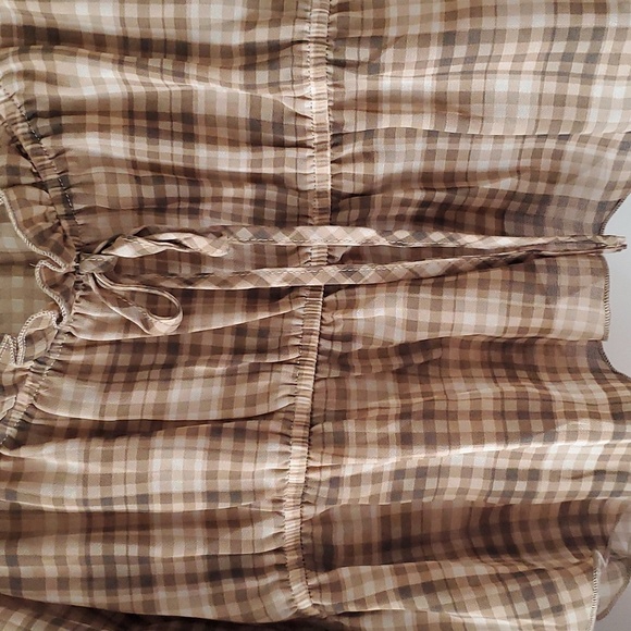 Charming plaid crop top CUTE! - Picture 2 of 10